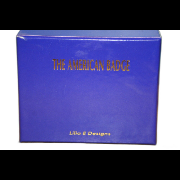 The AMERICAN Badge Pin Pinback Lilia E Design - Picture 5 of 5